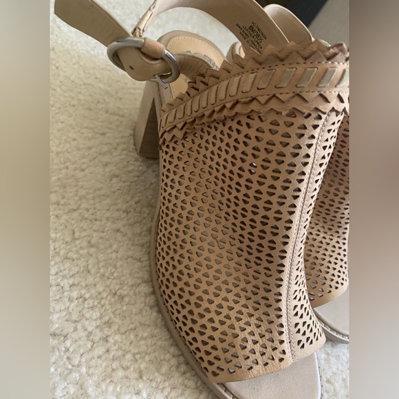 Size 8 Vince Camuto heels, 3”. Tan color great for summer to fall transition! - Picture 6 of 6
